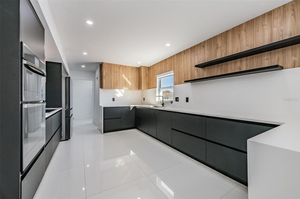 Image 12 of property listing at 16107 PEBBLEBROOK DRIVE, Tampa, FL 33624