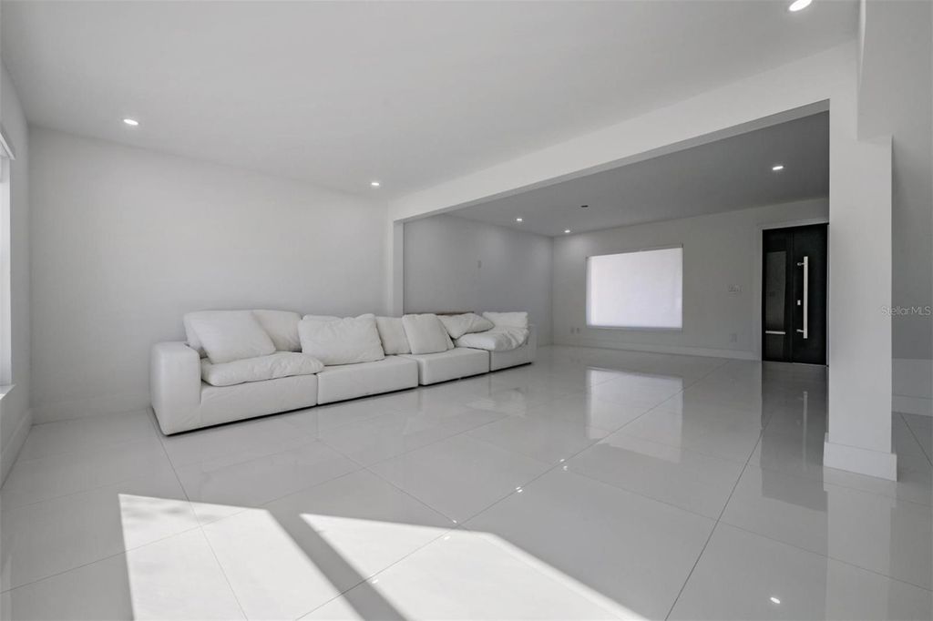 Image 17 of property listing at 16107 PEBBLEBROOK DRIVE, Tampa, FL 33624