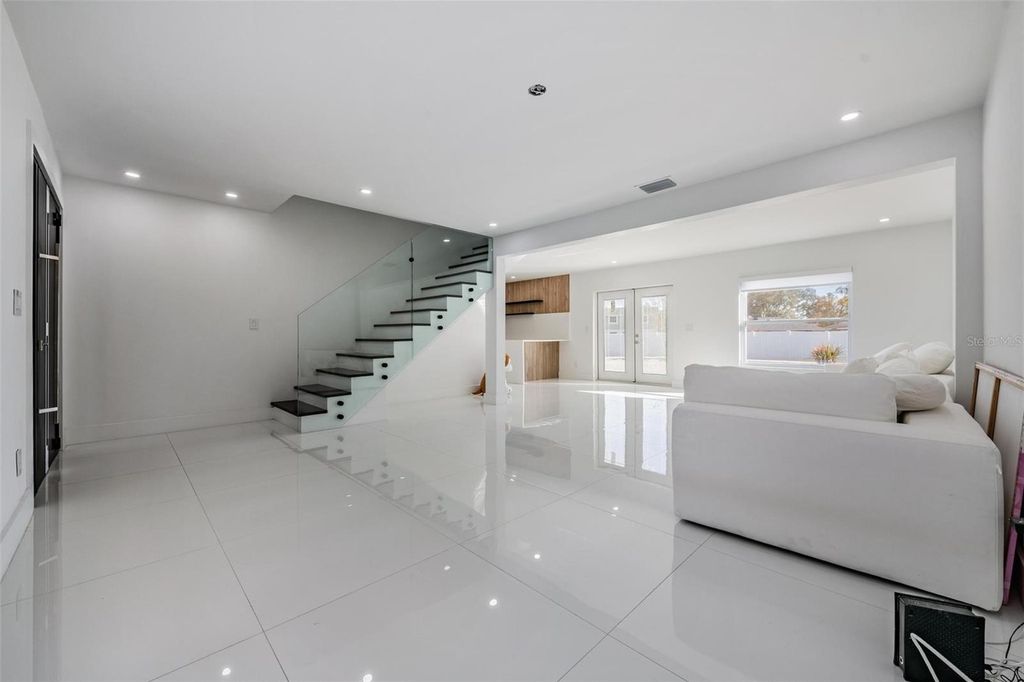 Image 18 of property listing at 16107 PEBBLEBROOK DRIVE, Tampa, FL 33624