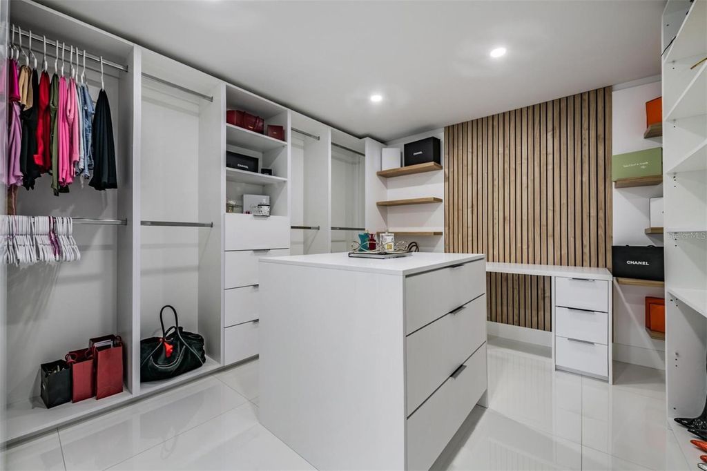 Image 20 of property listing at 16107 PEBBLEBROOK DRIVE, Tampa, FL 33624