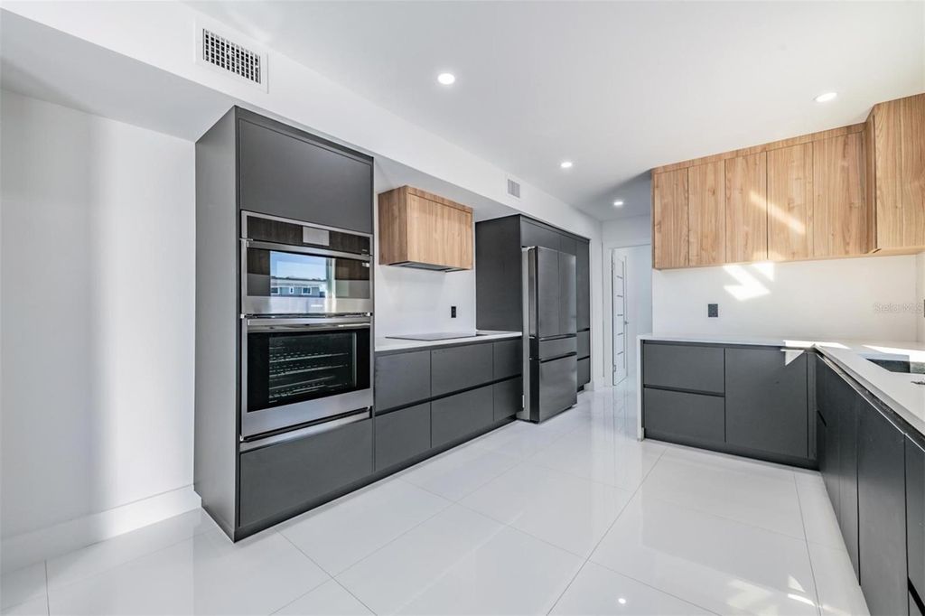 Image 9 of property listing at 16107 PEBBLEBROOK DRIVE, Tampa, FL 33624