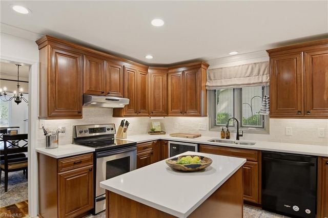210 Spyglass Drive, Advance, NC 27006