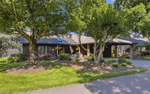 210 Spyglass Drive, Advance, NC 27006