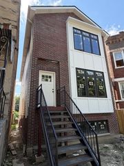 640 N Trumbull Avenue, Chicago, IL 60624