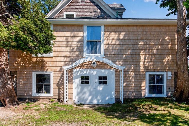 62 School Street, Woods Hole, MA 02543