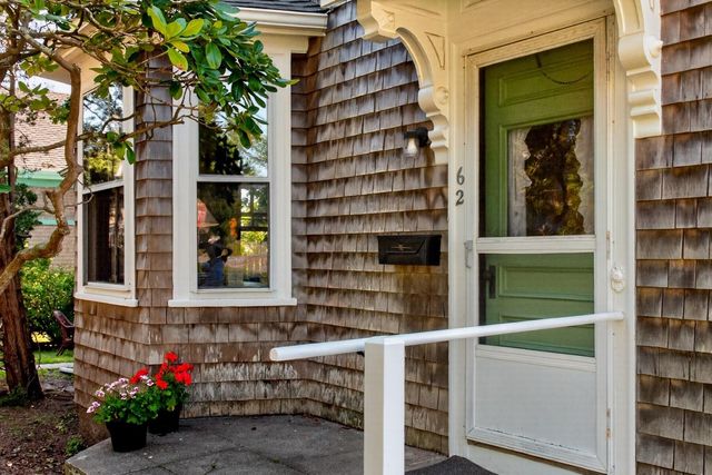 62 School Street, Woods Hole, MA 02543