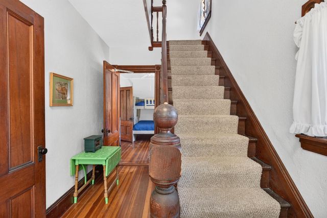 62 School Street, Woods Hole, MA 02543