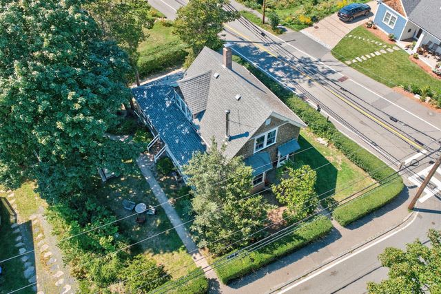 62 School Street, Woods Hole, MA 02543
