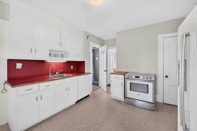 62 School Street, Woods Hole, MA 02543