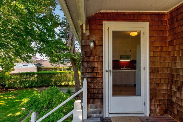 62 School Street, Woods Hole, MA 02543
