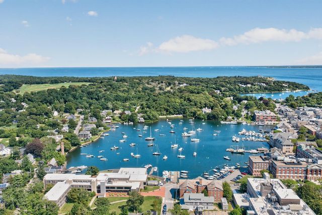 62 School Street, Woods Hole, MA 02543