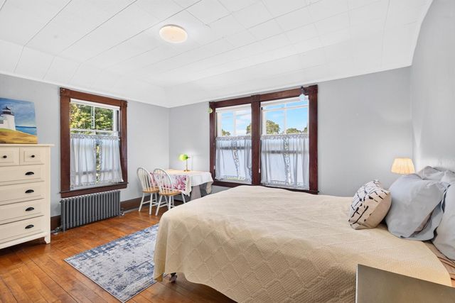 62 School Street, Woods Hole, MA 02543