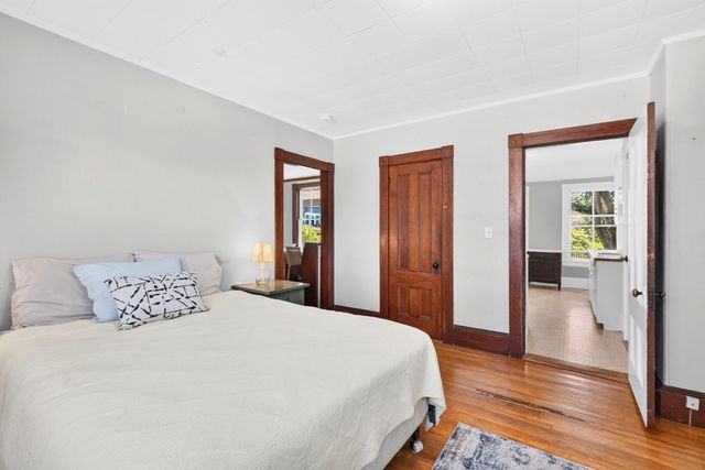 62 School Street, Woods Hole, MA 02543