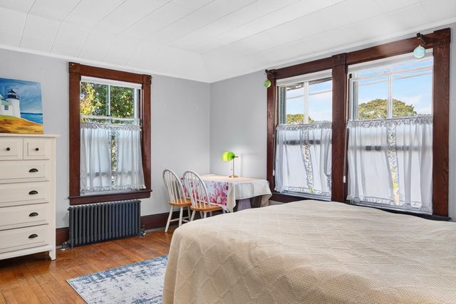 62 School Street, Woods Hole, MA 02543