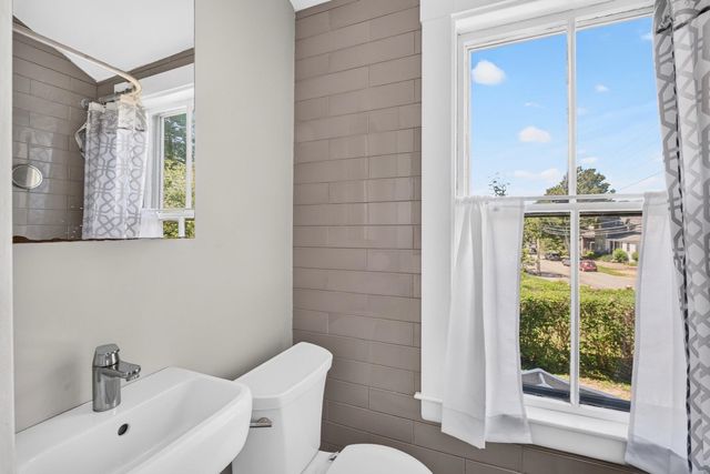 62 School Street, Woods Hole, MA 02543