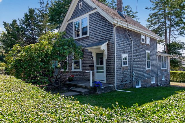 62 School Street, Woods Hole, MA 02543
