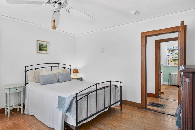62 School Street, Woods Hole, MA 02543