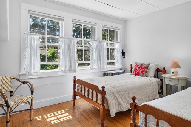 62 School Street, Woods Hole, MA 02543
