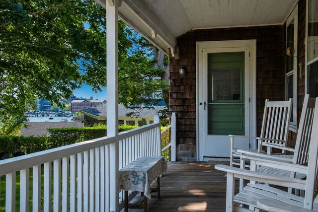 62 School Street, Woods Hole, MA 02543