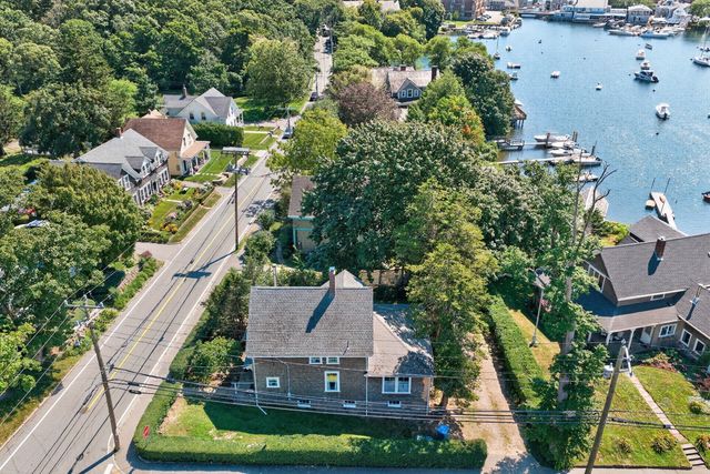62 School Street, Woods Hole, MA 02543