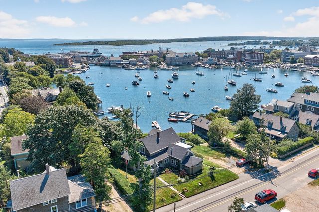 62 School Street, Woods Hole, MA 02543