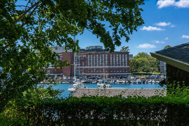 62 School Street, Woods Hole, MA 02543