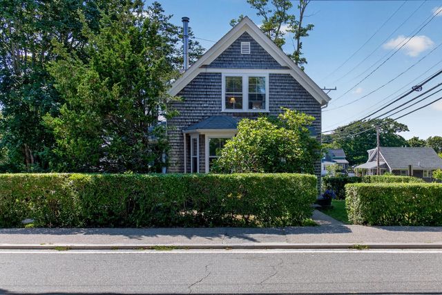 62 School Street, Woods Hole, MA 02543