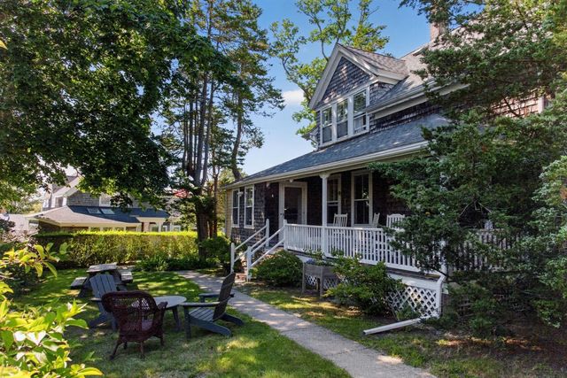 62 School Street, Woods Hole, MA 02543