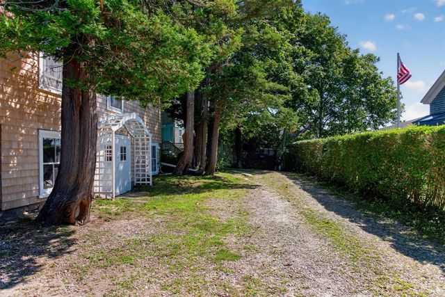 62 School Street, Woods Hole, MA 02543