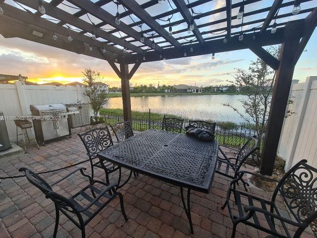 3397 W 94th Ter, Hialeah, FL 33018