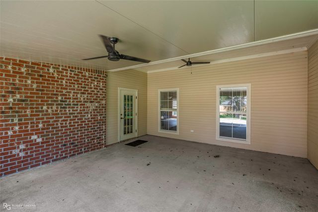 5814 Caspiana Lane, Bossier City, LA 71112
