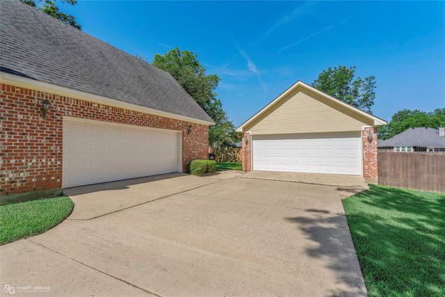 5814 Caspiana Lane, Bossier City, LA 71112