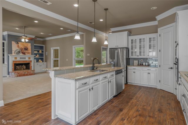 5814 Caspiana Lane, Bossier City, LA 71112