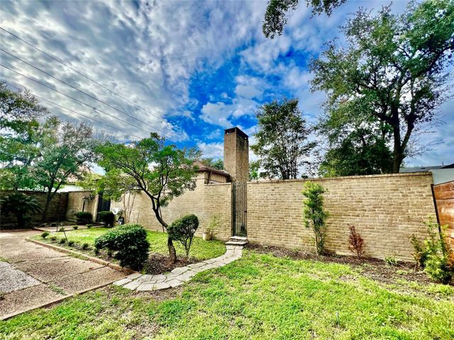 5610 Woodway Drive, Houston, TX 77056