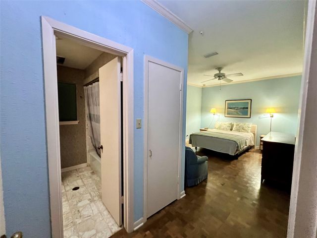 5610 Woodway Drive, Houston, TX 77056
