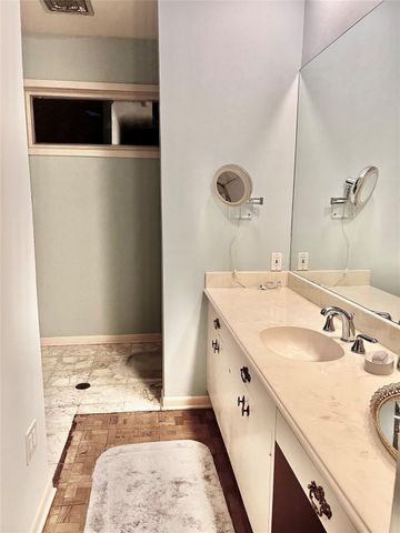 5610 Woodway Drive, Houston, TX 77056