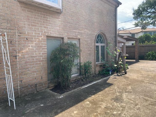 5610 Woodway Drive, Houston, TX 77056