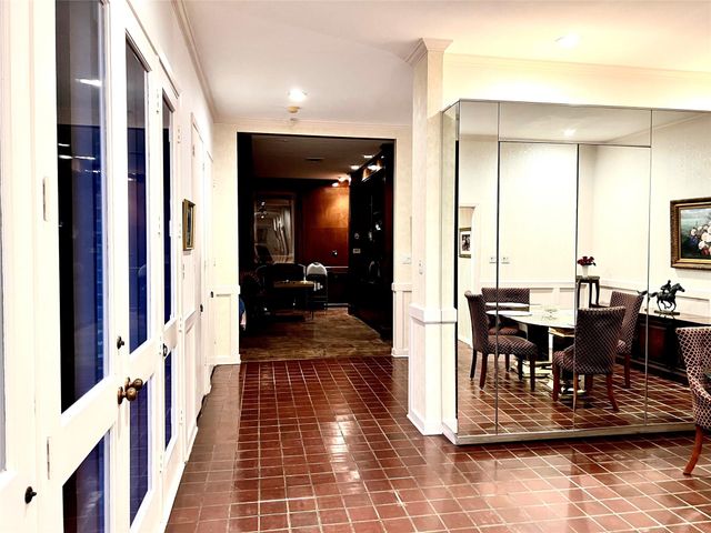 5610 Woodway Drive, Houston, TX 77056