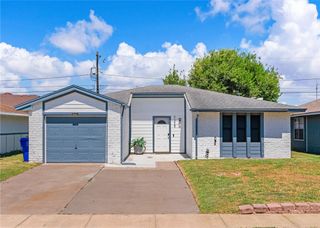 2329 Vialoux Dr, Corpus Christi, TX 78418