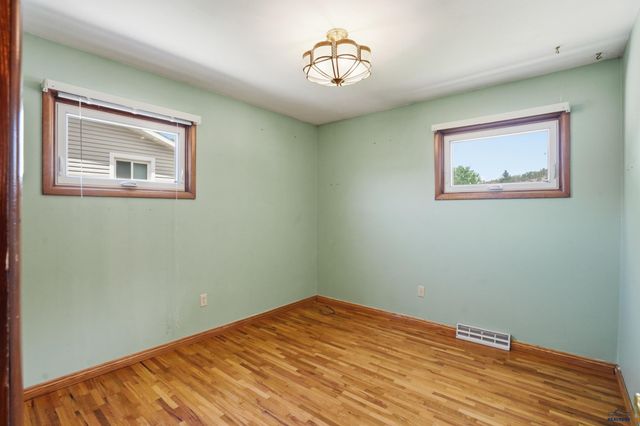 4719 WINDSOR DR, Rapid City, SD 57702