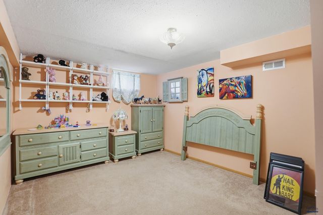 4719 WINDSOR DR, Rapid City, SD 57702