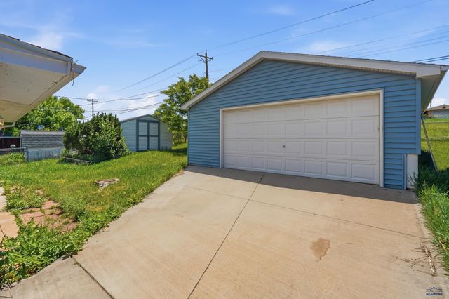 4719 WINDSOR DR, Rapid City, SD 57702