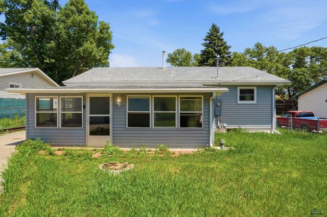 4719 WINDSOR DR, Rapid City, SD 57702