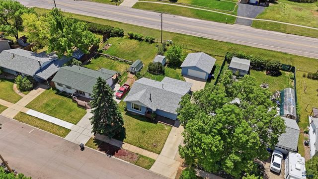4719 WINDSOR DR, Rapid City, SD 57702