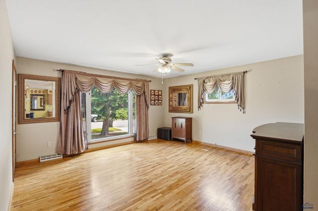 4719 WINDSOR DR, Rapid City, SD 57702