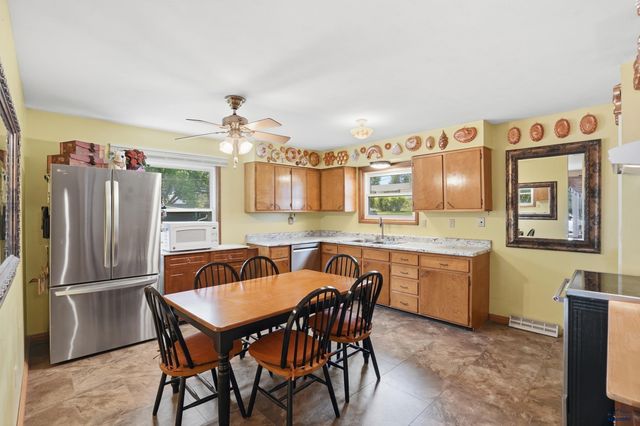 4719 WINDSOR DR, Rapid City, SD 57702