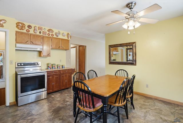 4719 WINDSOR DR, Rapid City, SD 57702