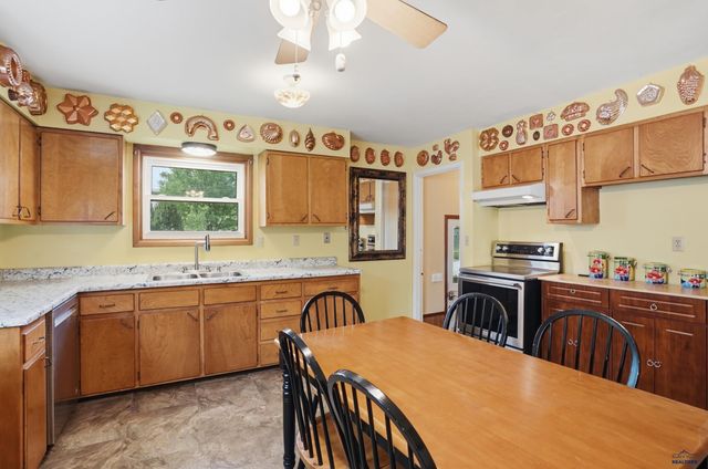 4719 WINDSOR DR, Rapid City, SD 57702