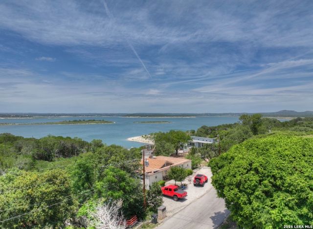562 Cindy Dr., Canyon Lake, TX 78133
