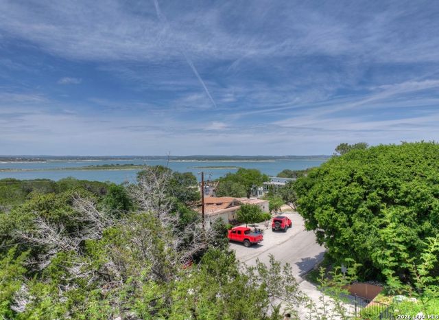 562 Cindy Dr., Canyon Lake, TX 78133
